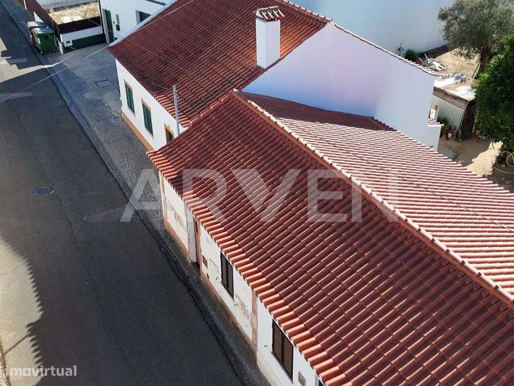Moradia térrea com potencial no centro do Pego Abrantes-8