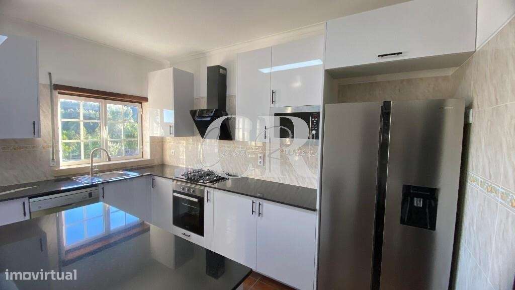 Fantástica moradia T3 com garagem e terreno generoso em Vila Facaia –-16