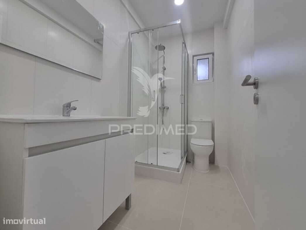 Apartamento T2 no Laranjeiro, Almada-11