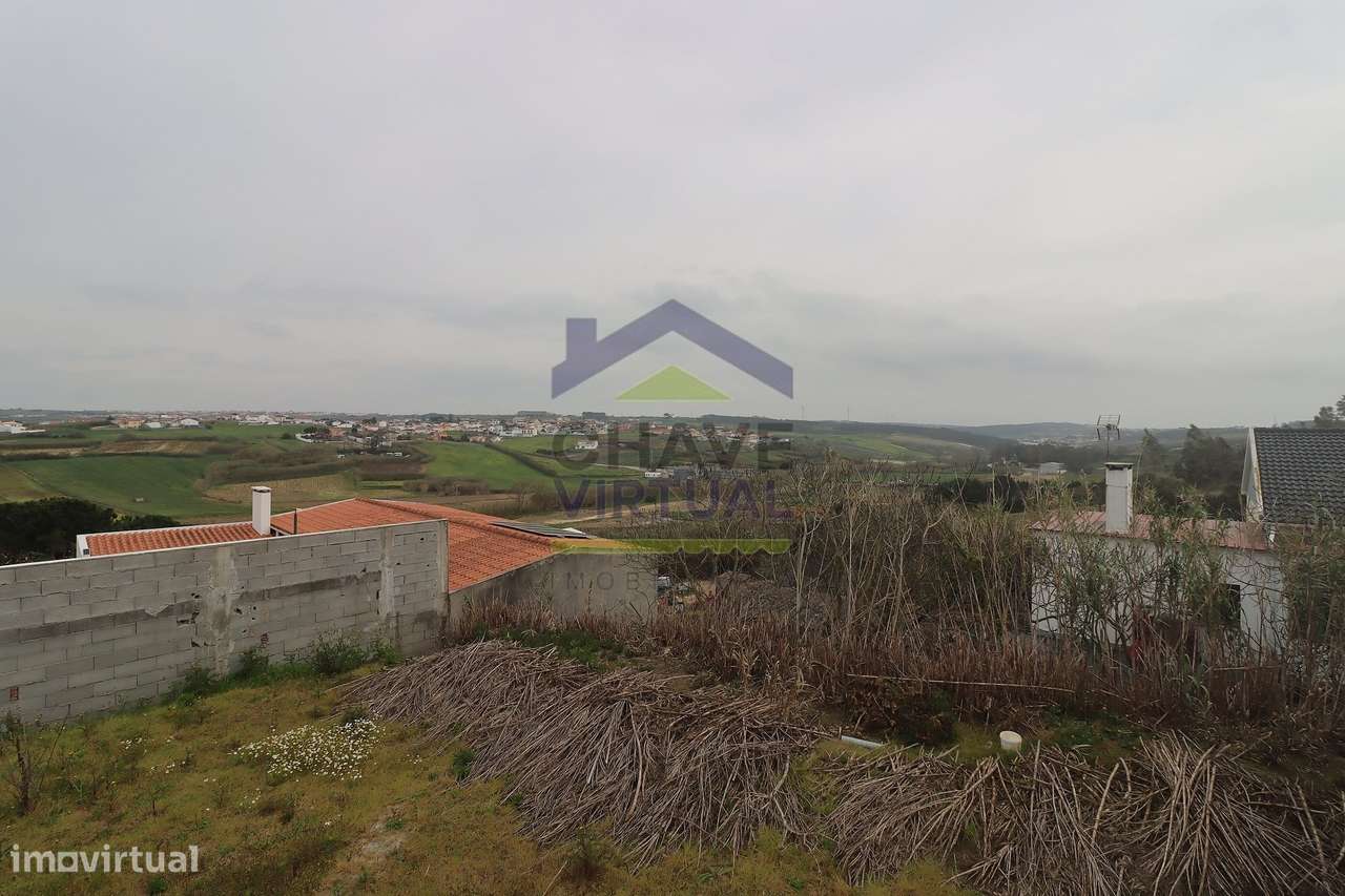 Moradia V3 com Terreno Urbano e Garagem - Seixal, Lourinhã-52