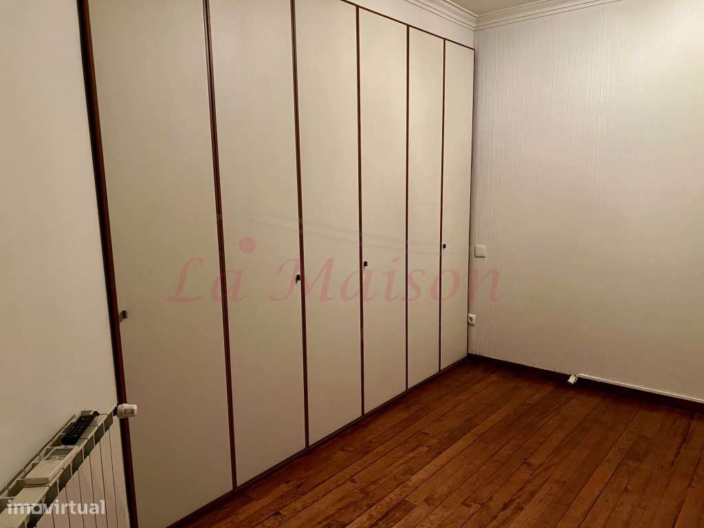 Moradia V4 Duplex no Centro de Loures-47