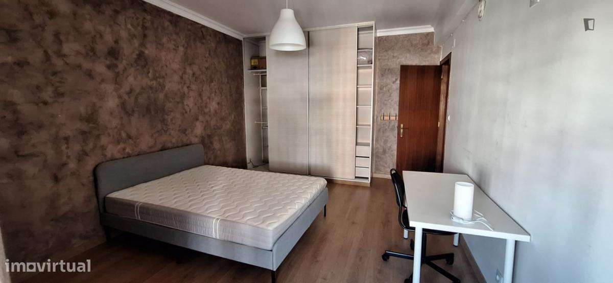 Quarto - localizado em Caparica Lisbon - Grande imagem: 2/8