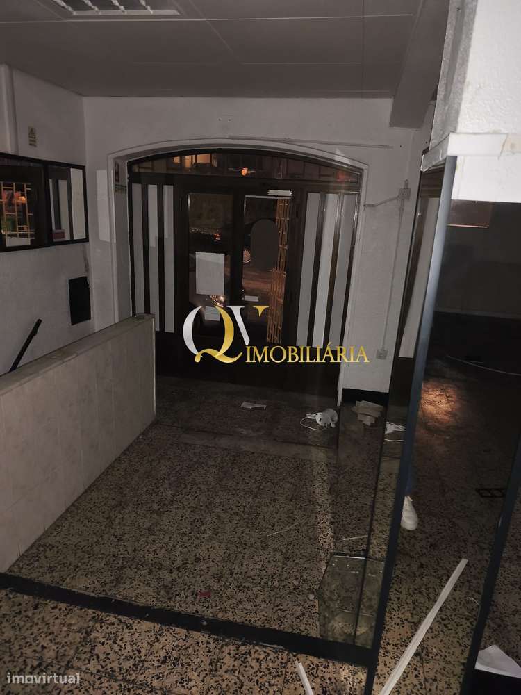 Excelente loja para venda sita no Cacém-22