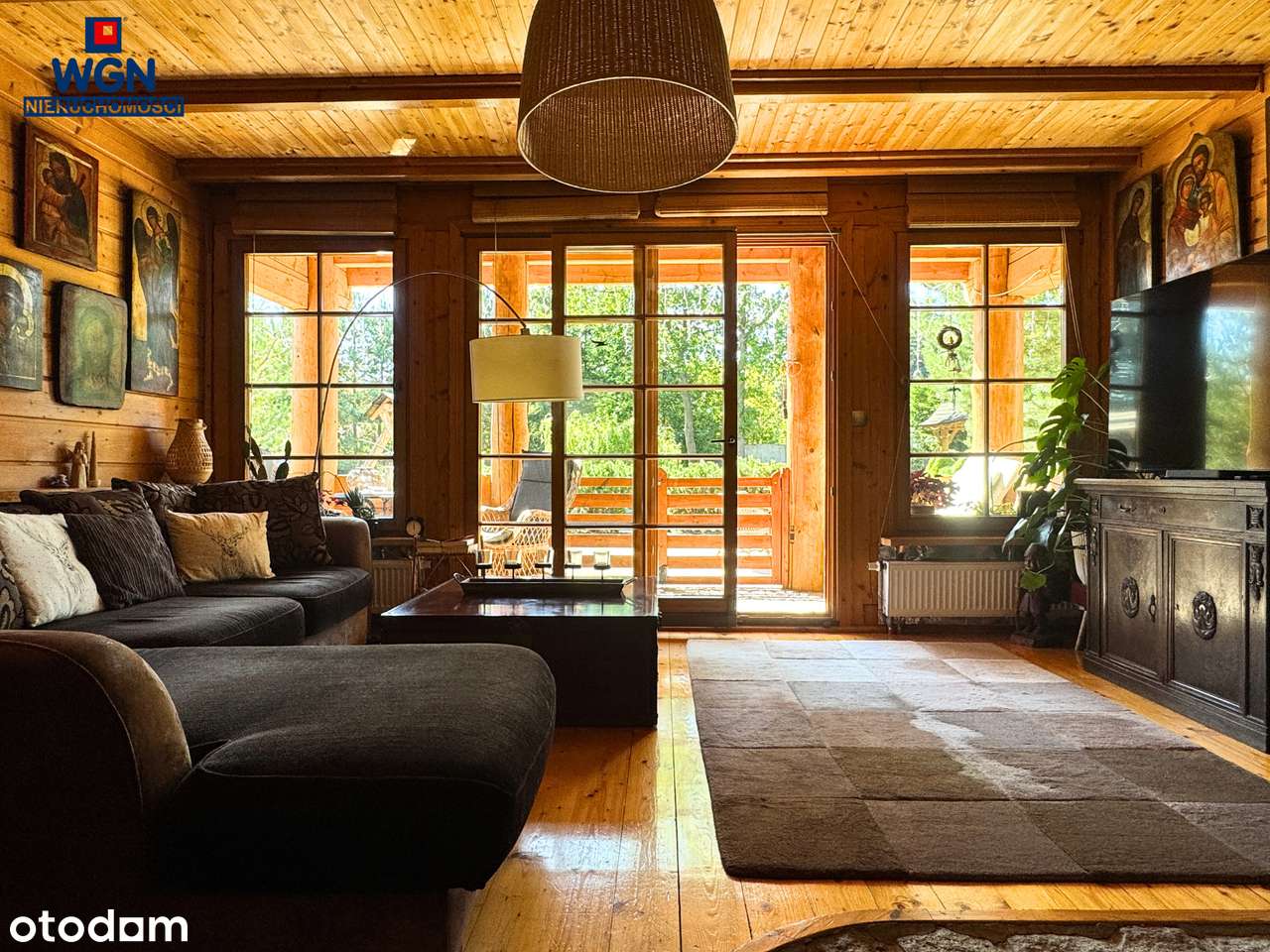 Klimatyczny dom drewniany z zadbanym ogrodem w Polanicy-Zdrój.-6