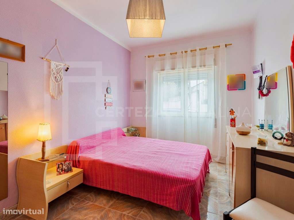 Moradia T3 com lareira, Garagem sótão e logradouro no Barreiro-12