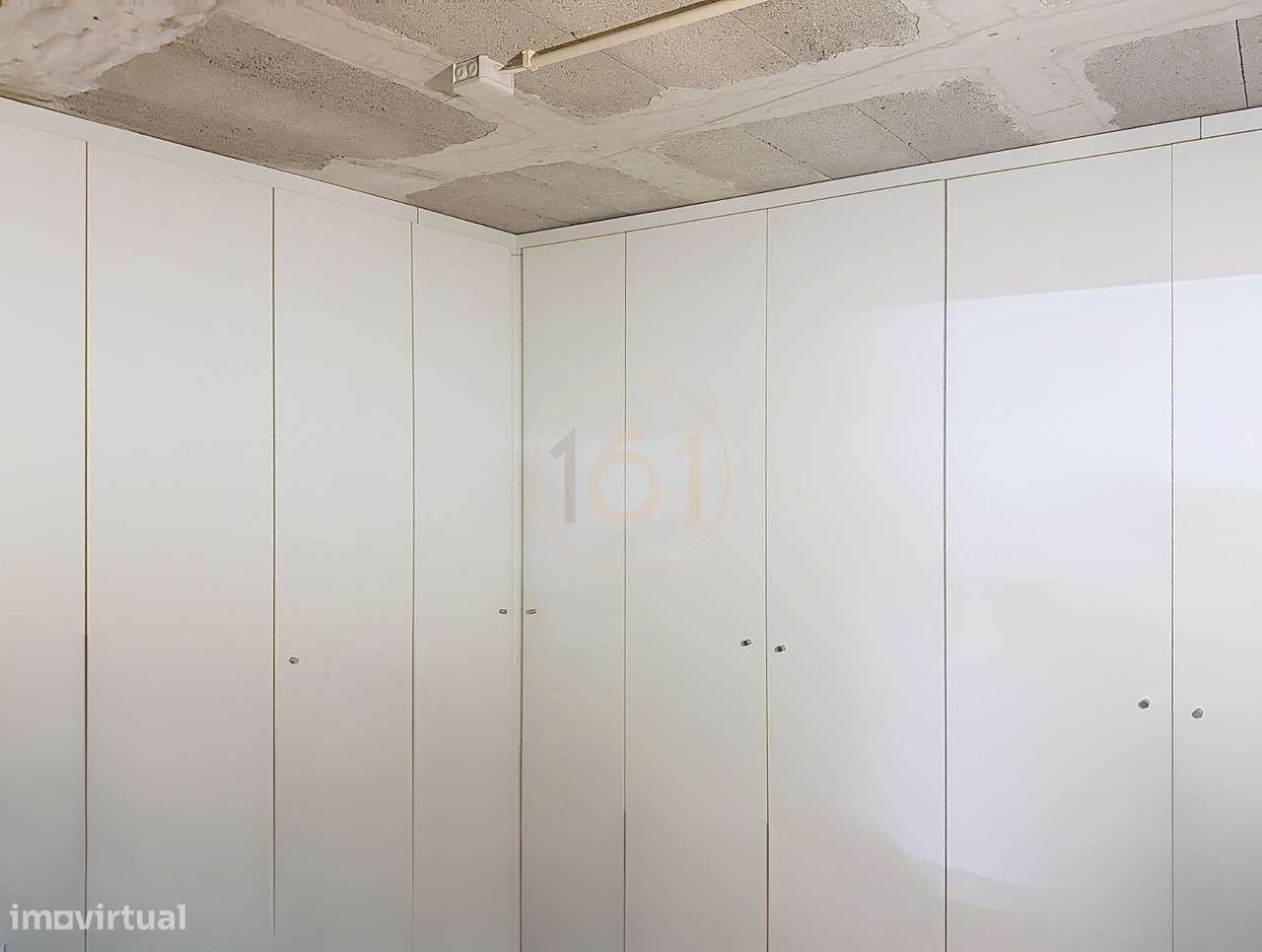 Apartamento T4 Duplex com Terraço e 4 Lugares de Garagem, com Possibil-42