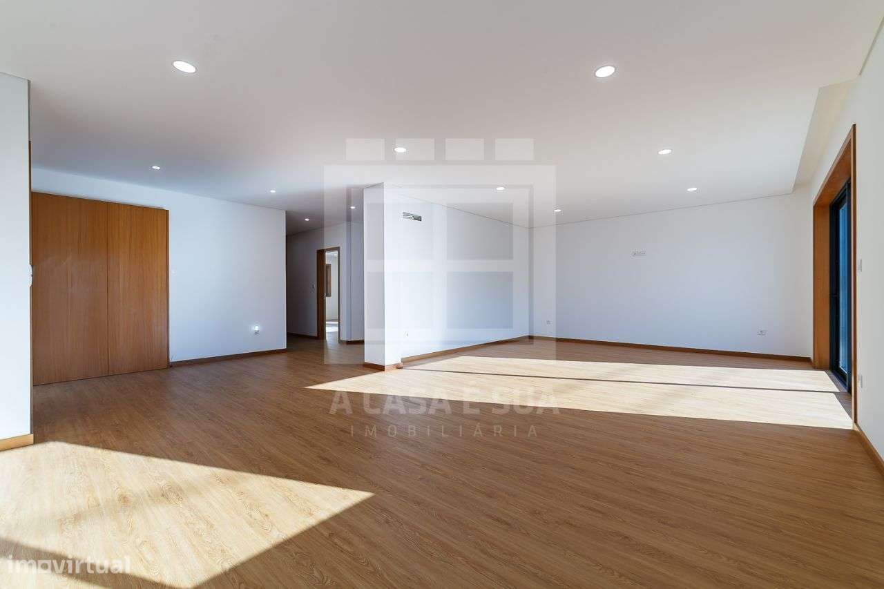 Moradia Nova T3+1 Isolada em Santa Maria da Feira - Grande imagem: 2/32