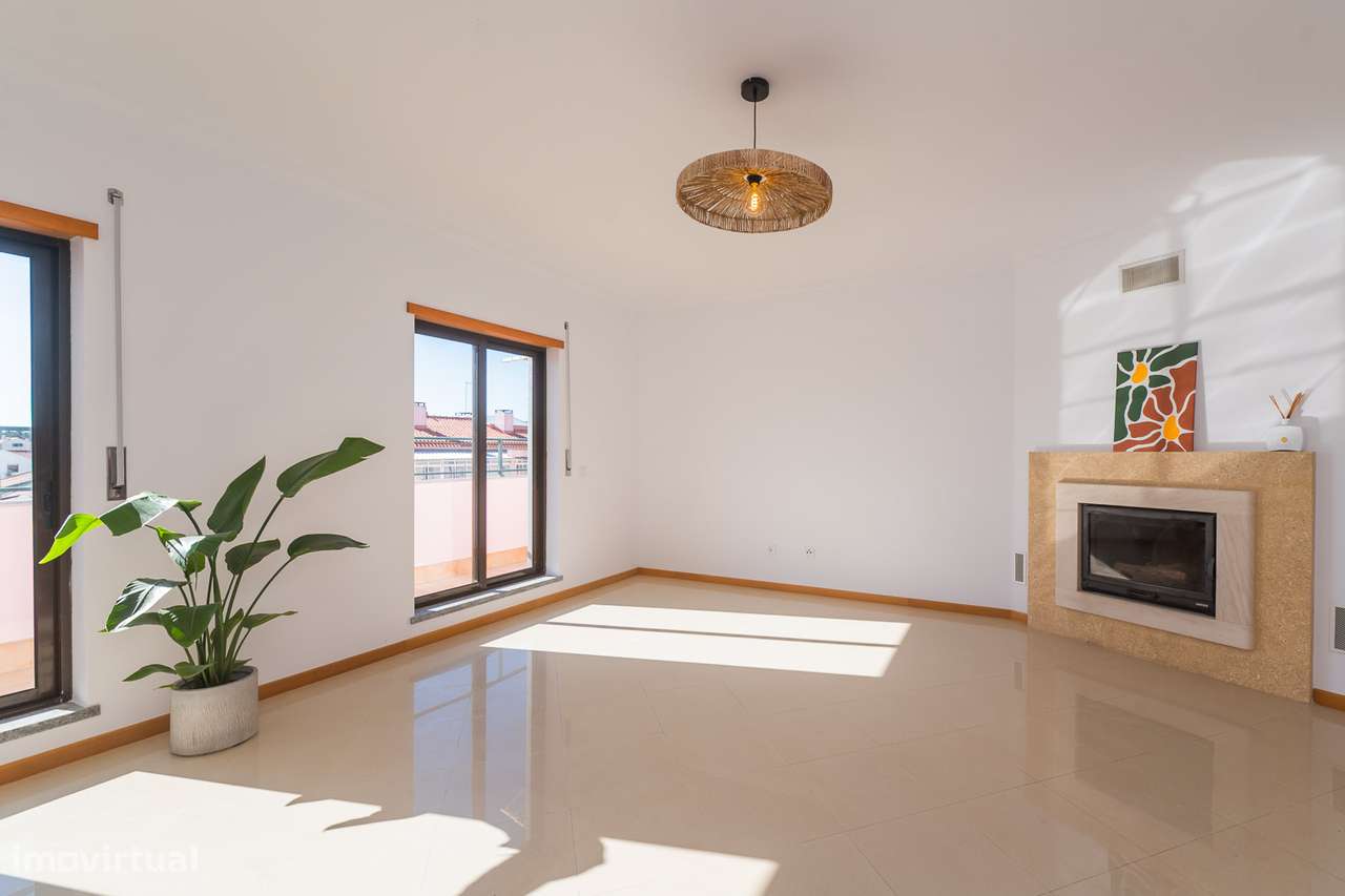 Apartamento T2 na Quinta do Conde com areas de 136m2-10