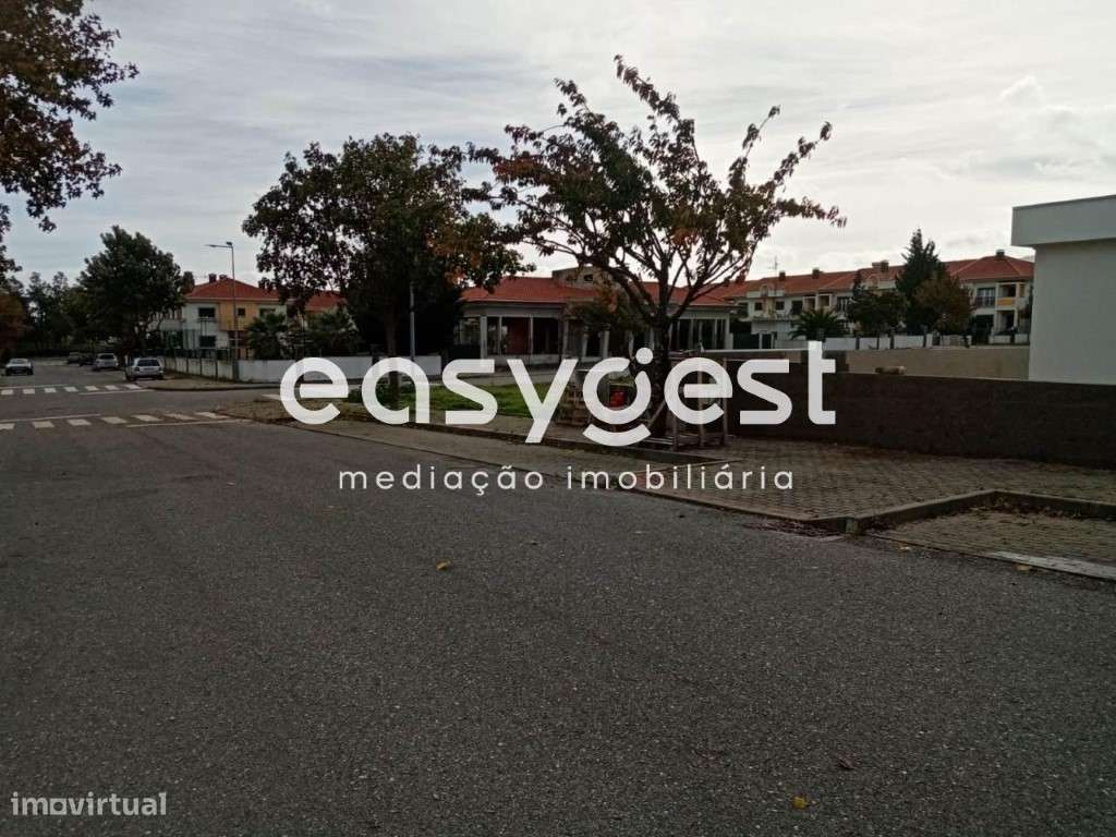 Espaço comercial emblemático em fase de construção no Fundão - Grande imagem: 5/16