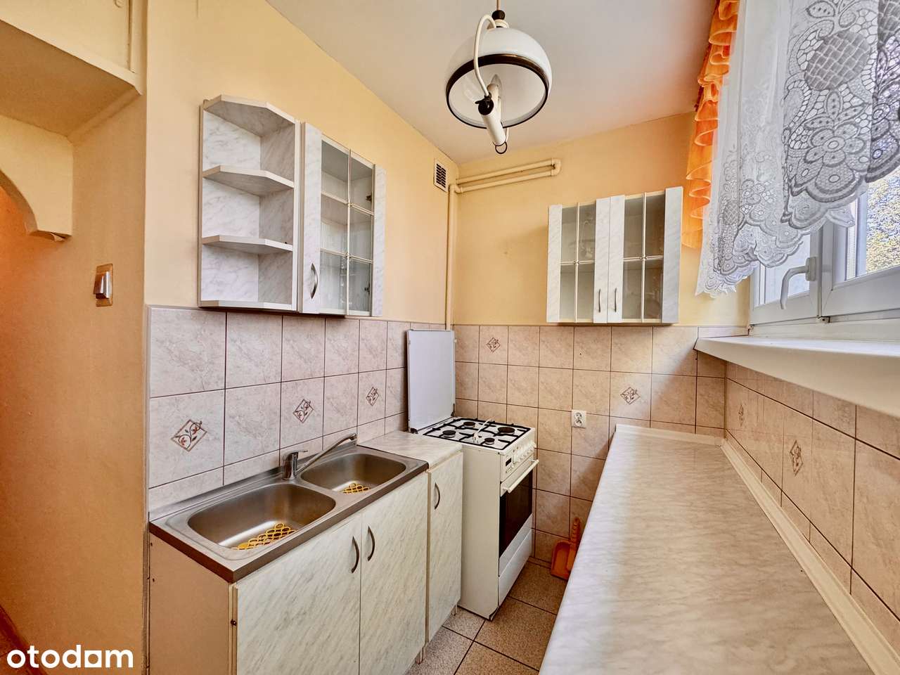 | 2 pokoje + kuchnia | 40m2 | balkon | komórka |-5