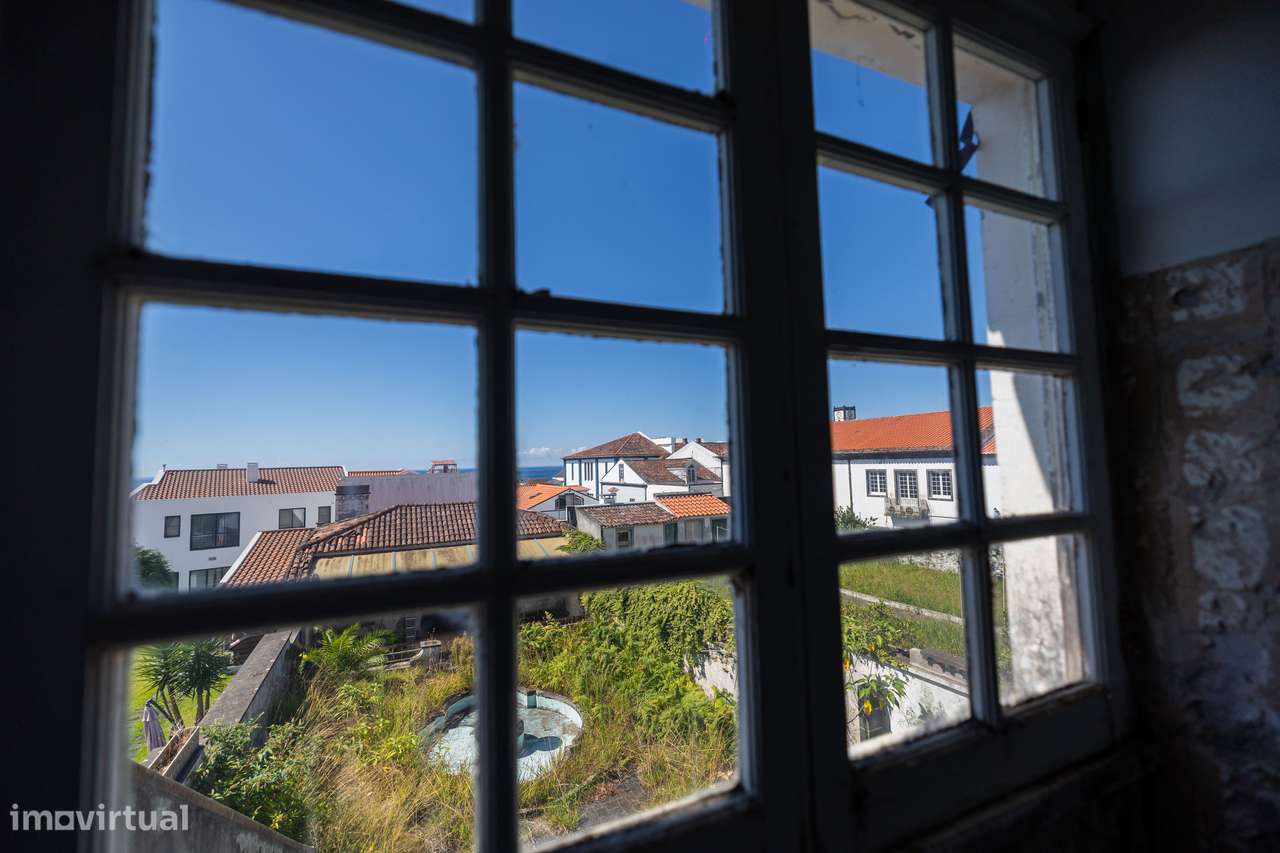 Moradia T5 de grandes dimensões na Vila Franca do Campo - Grande imagem: 4/5