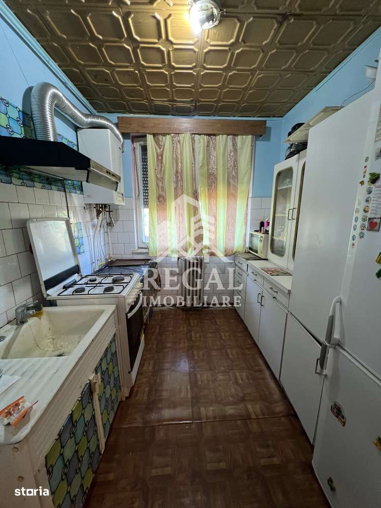 Apartament 3 camere – Micro 4, vedere la bulevard - Imagine principală: 3/8