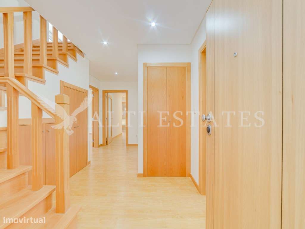 Apartamento Duplex T3 Virado a Sul com Vista Mar, Pronto a Estrear-9