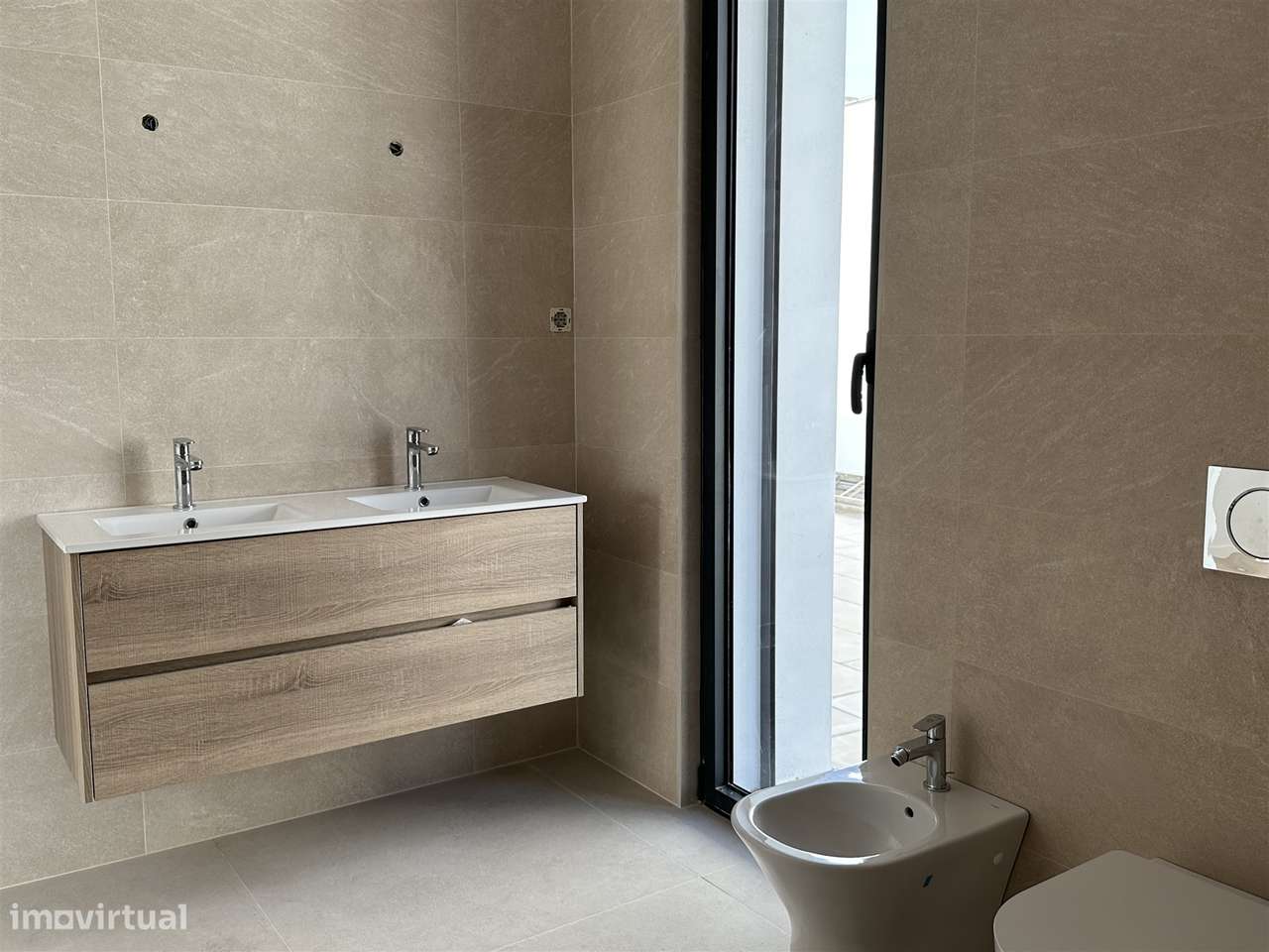 Moradia Unifamiliar de Luxo com Piscina e Jardim-41