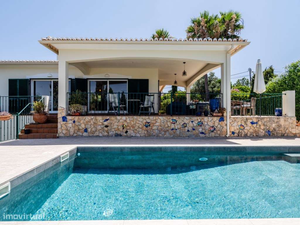 Moradia T3 Renovada com Piscina e Jardins Privados, a Dois Passos d...-16