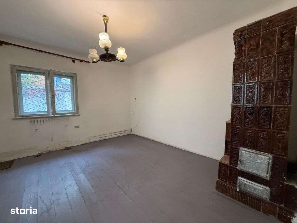 Casa individuala de renovat teren 220 mp Bulevardul Basarabia Murgeni - Imagine principală: 5/13