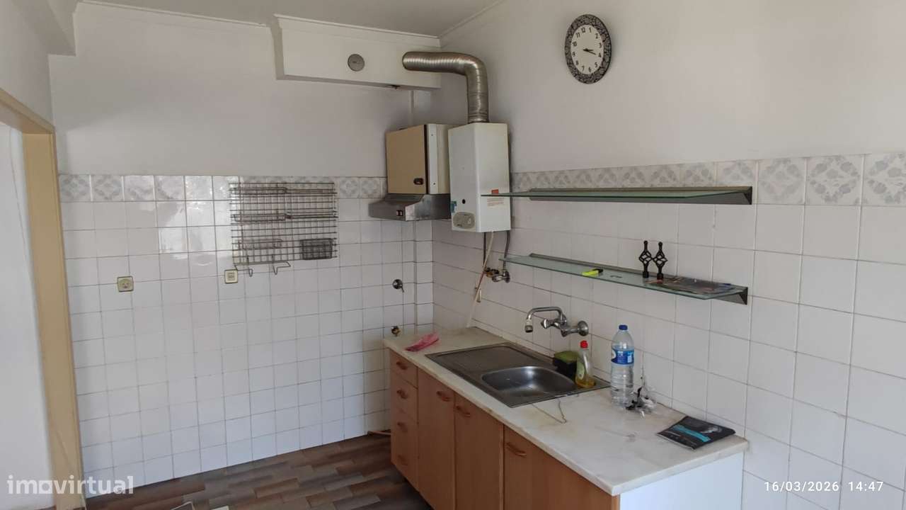 Apartamento T0 para investimento em Linda a Velha-7