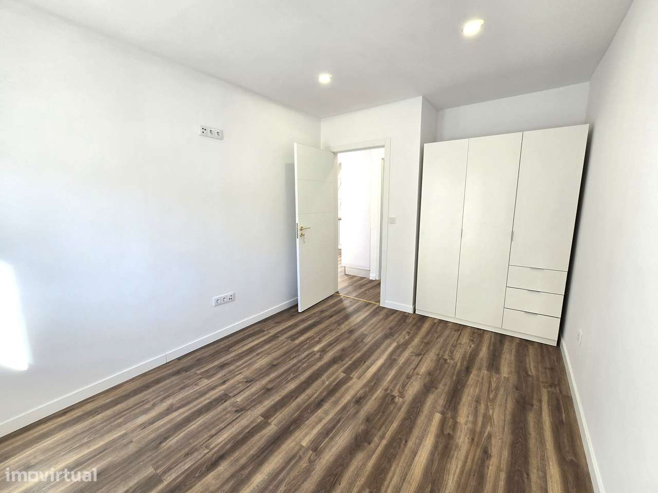 Fantástica Moradia T2 Totalmente Renovada, Independente em Setúbal-12