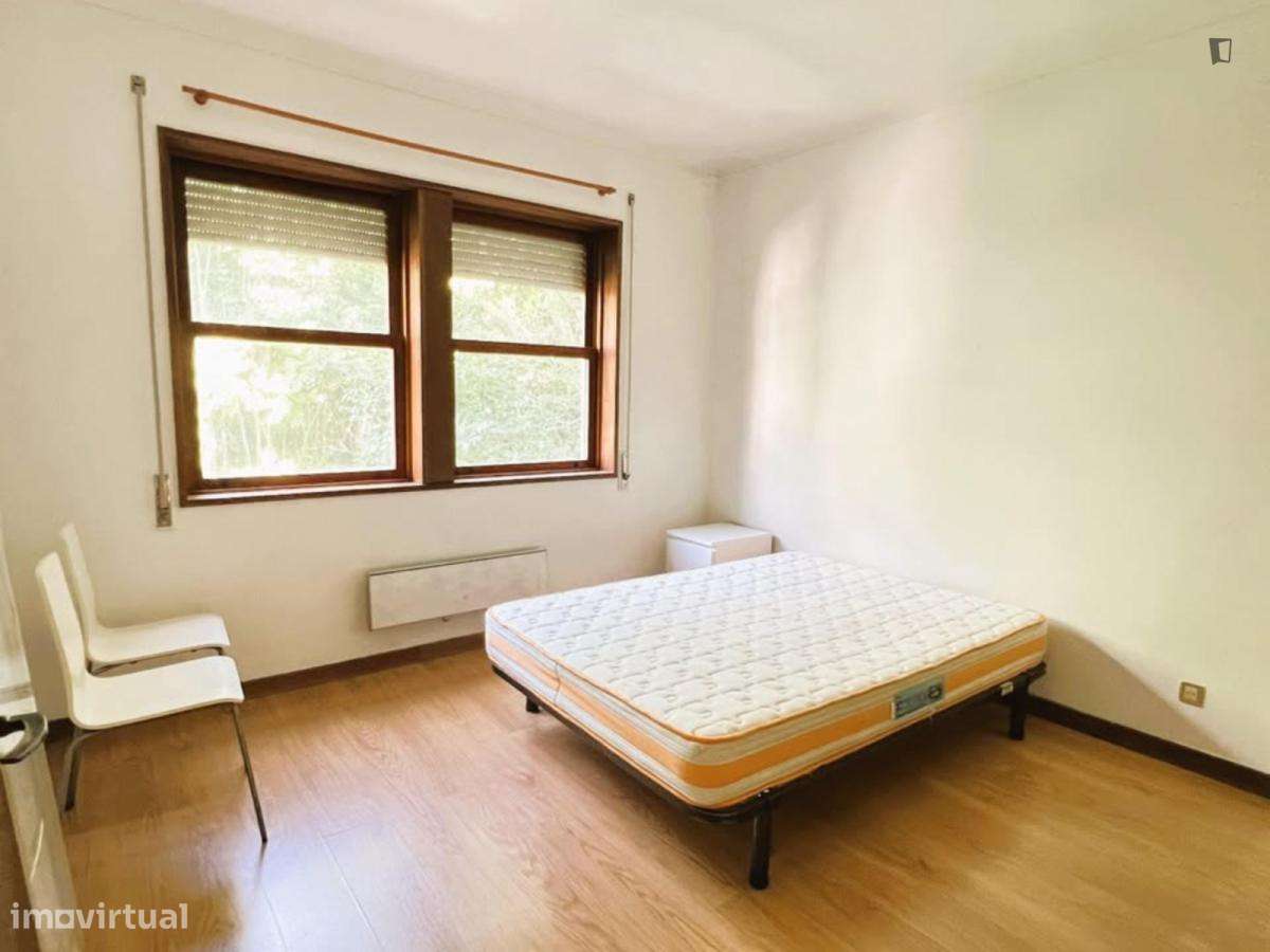 Quarto - localizado em Montes Claros Coimbra - Grande imagem: 5/6