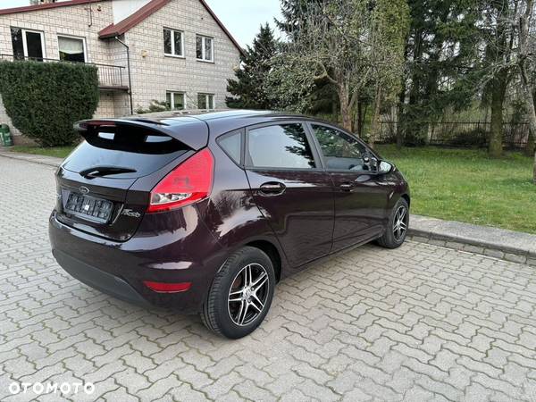 Ford Fiesta 1.6 TDCi DPF Ghia - 4