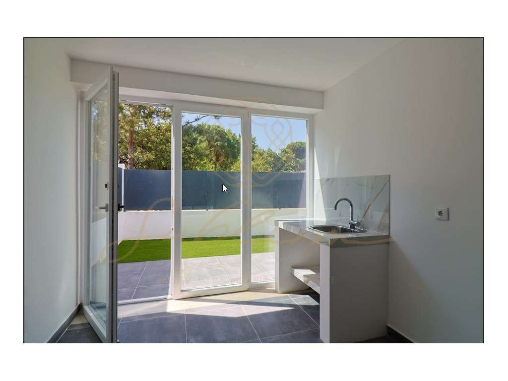 Moradia Nova com 4 Assoalhadas, Garagem Box e Piscina!-10