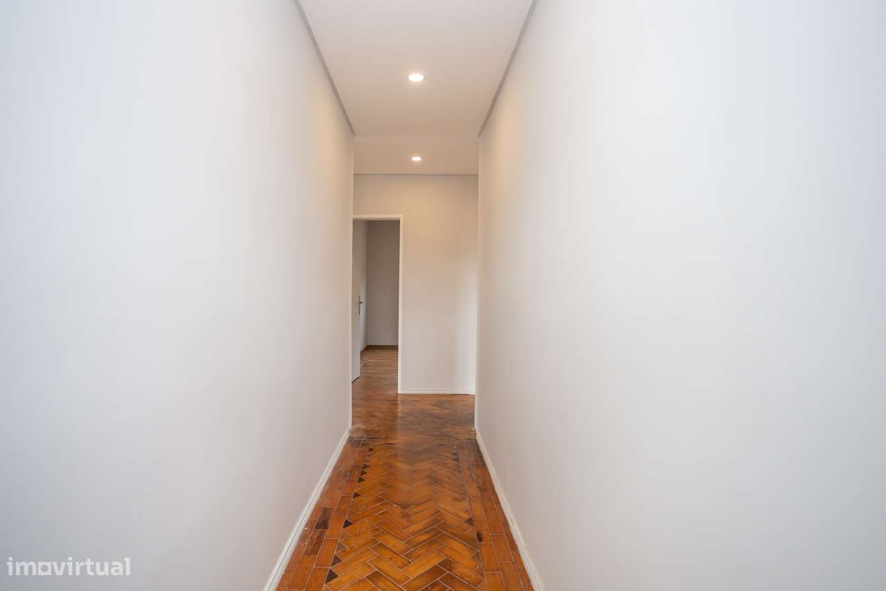 Moradia T5 com 223 m², Box e Sótão na Quinta da Peça, em Loures-15