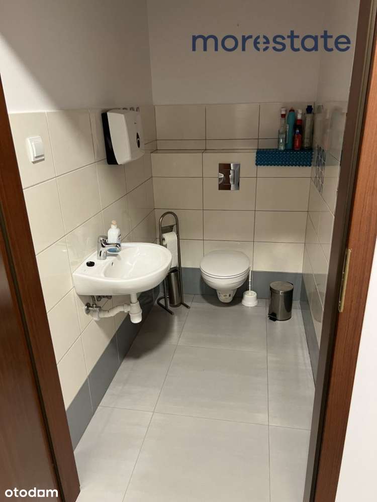 Lokal  w centrum handlowo-usługowym miasta. – další