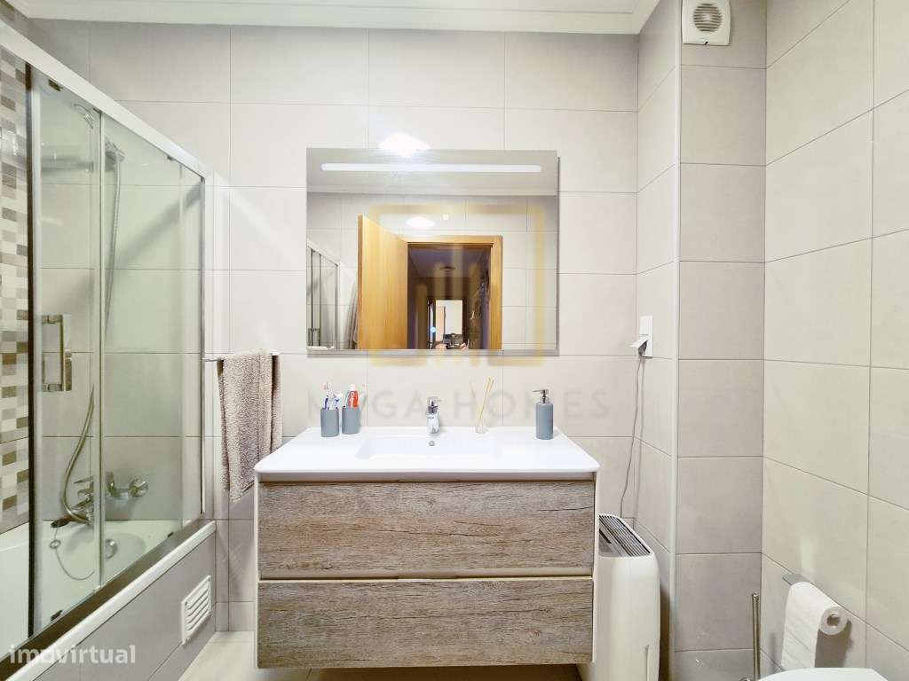 Apartamento T3 com Terraço e 3 WC, em Lagoa.-51