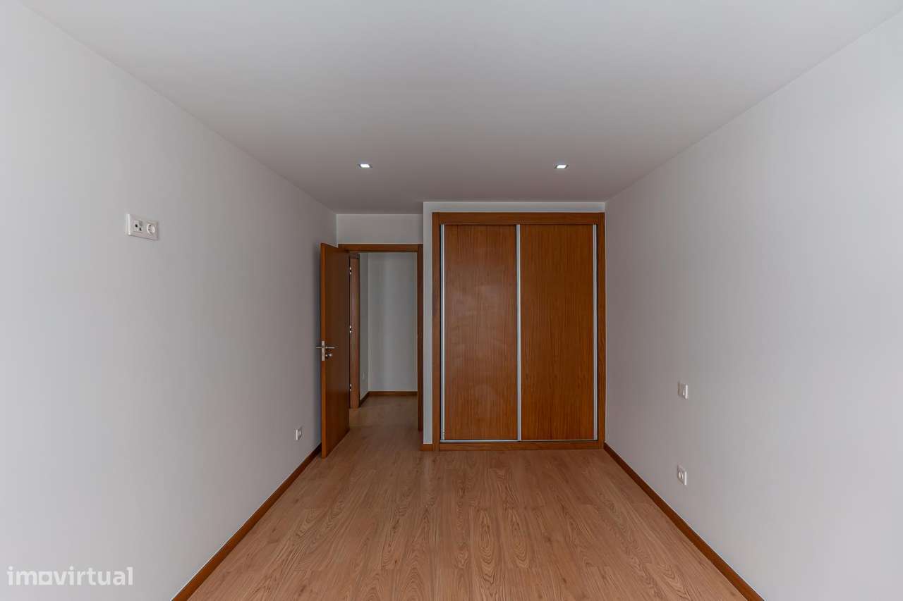 T1 com Garagem e Varanda Junto Hosp. São João-6