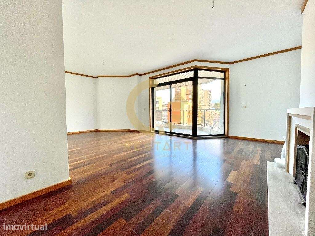 Arrendamento Apartamento T2 com Garagem, Arrumos e Varanda – Centro de - Grande imagem: 4/25