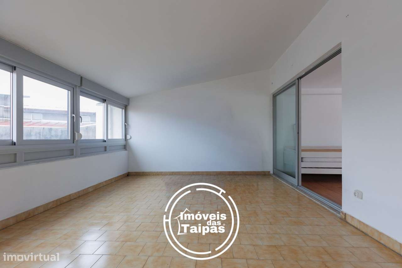 Vende-se Apartamento Duplex Centro das Taipas-4