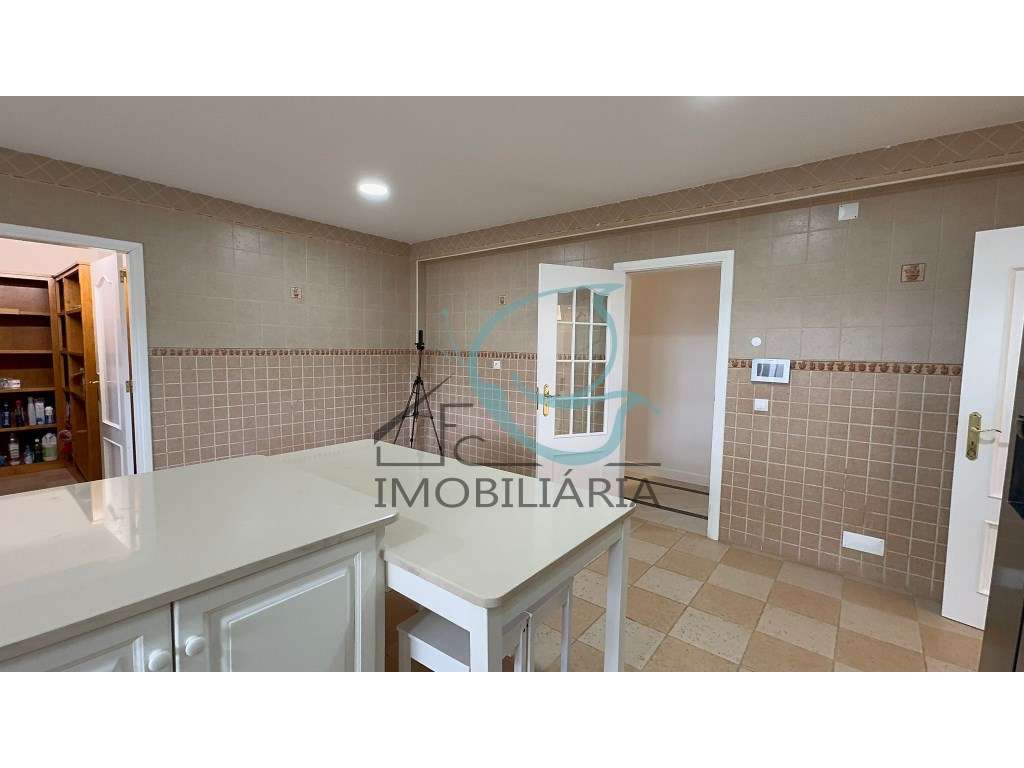 Moradia T5 com Vista para a Serra em Alenquer-40