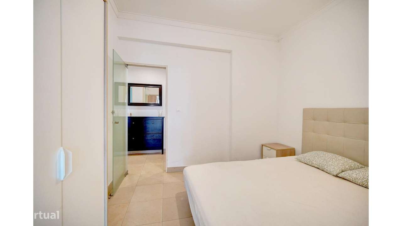 Apartamento T3 em Lisboa com terraço-23