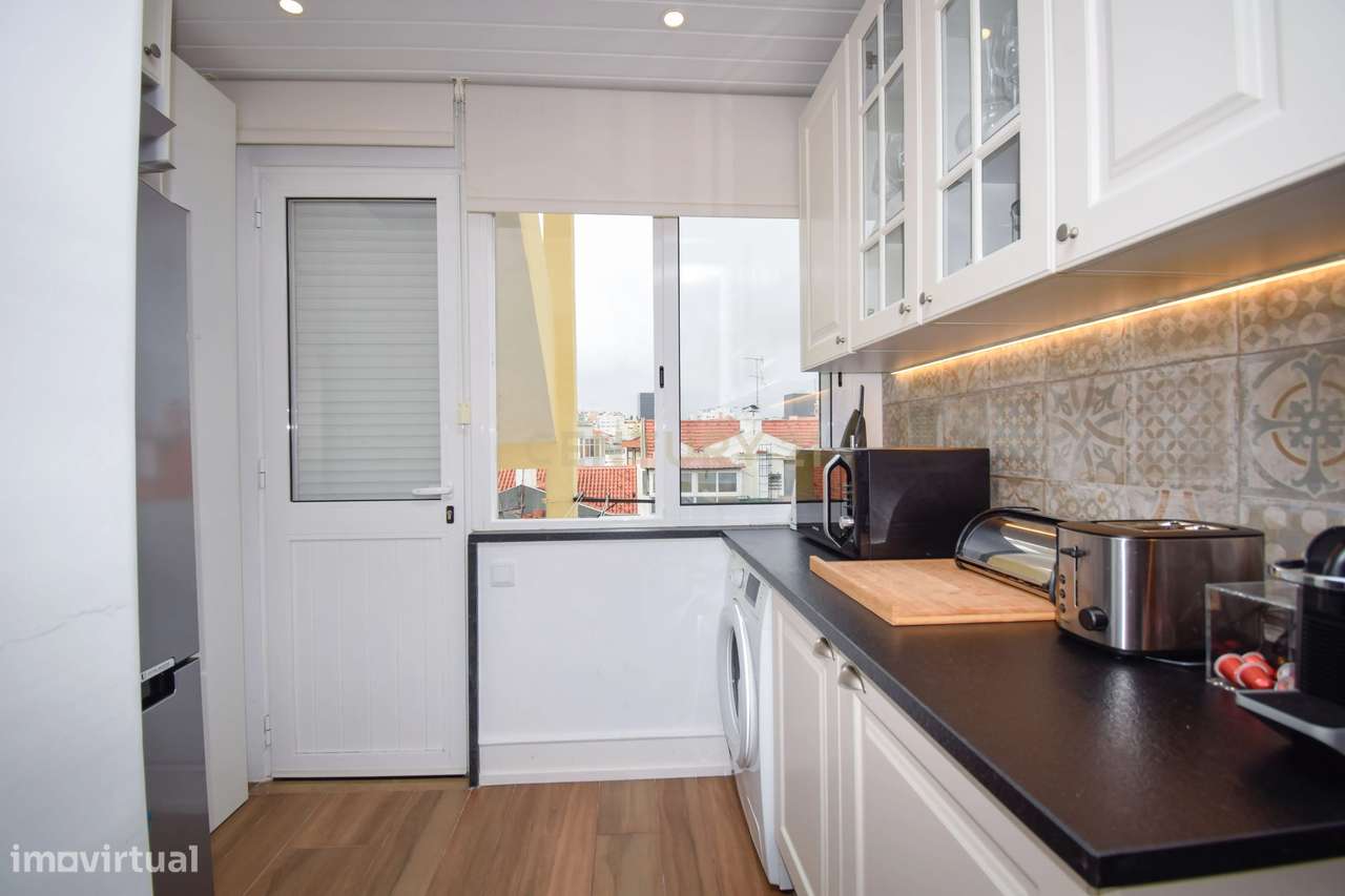 T3 Renovado | Luminosidade Natural | Localização Premium na Alameda /-17