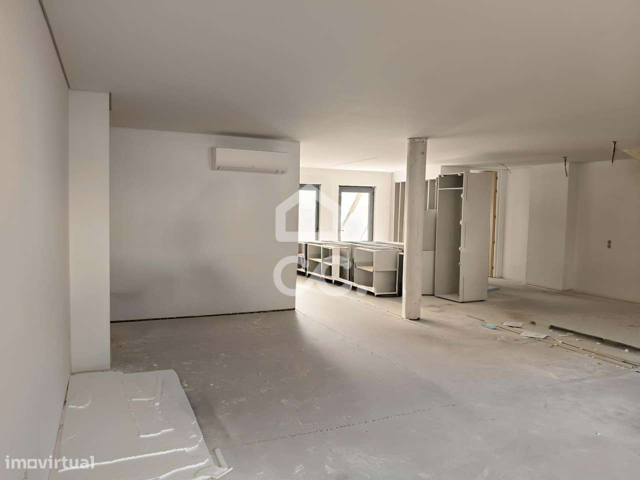 Moradia T3 Nova com 3 Suites, Jardim e Terraço – Design Contemporâneo-7