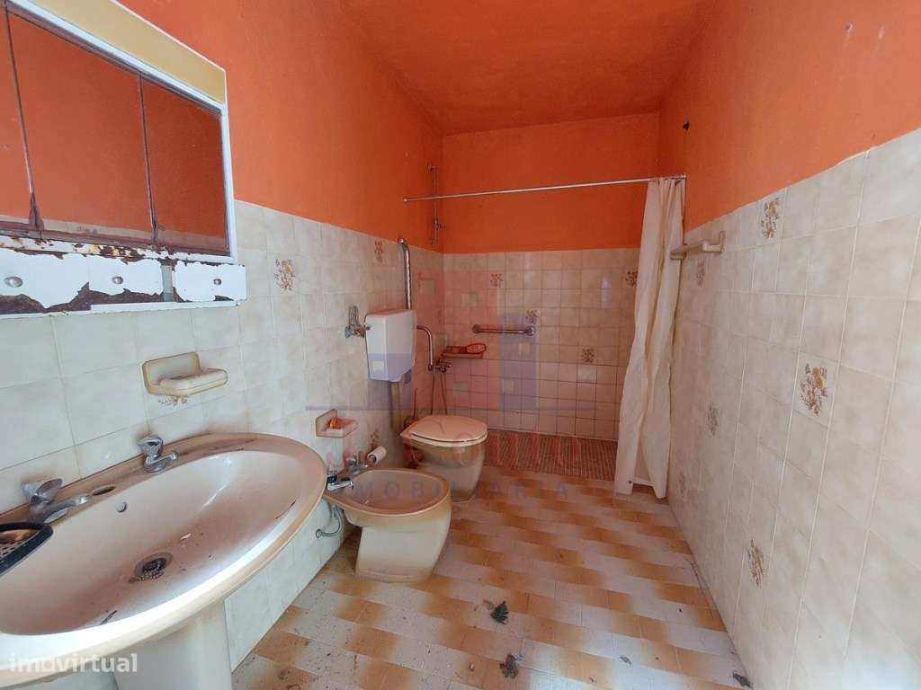 Casa Antiga para Restauro, Salir de Matos-19