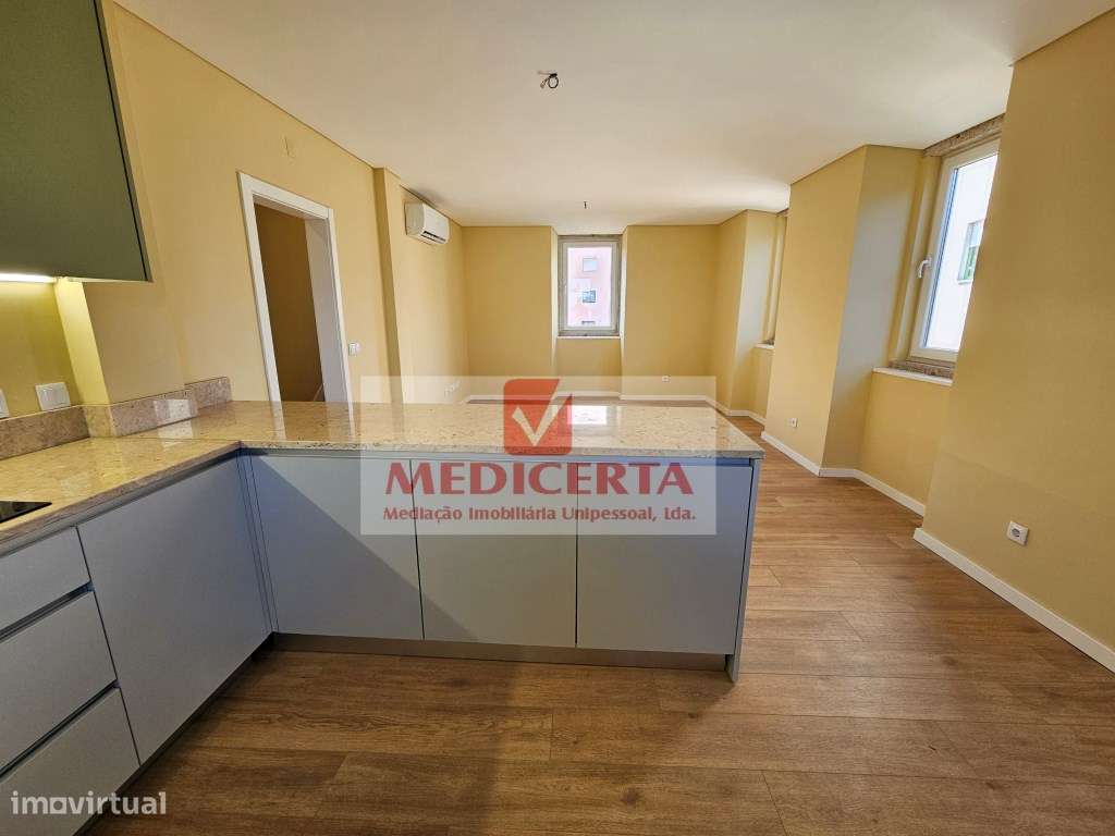 Massamá - Centro T3 Duplex(140m2) Totalmente remodelado - Grande imagem: 2/23