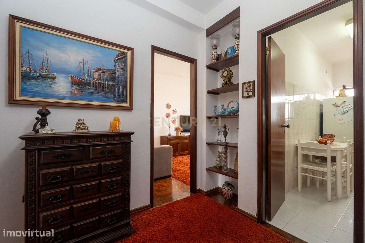 T2 no coração de Peniche | Rua Garrett | Oportunidade para viver ou re - Grande imagem: 4/20