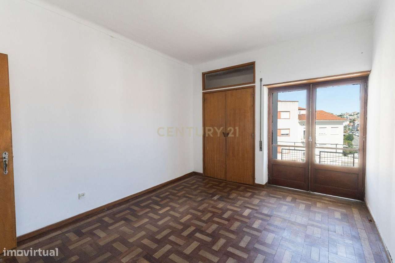 T2 com Sótão no Bairro Norton de Matos-13