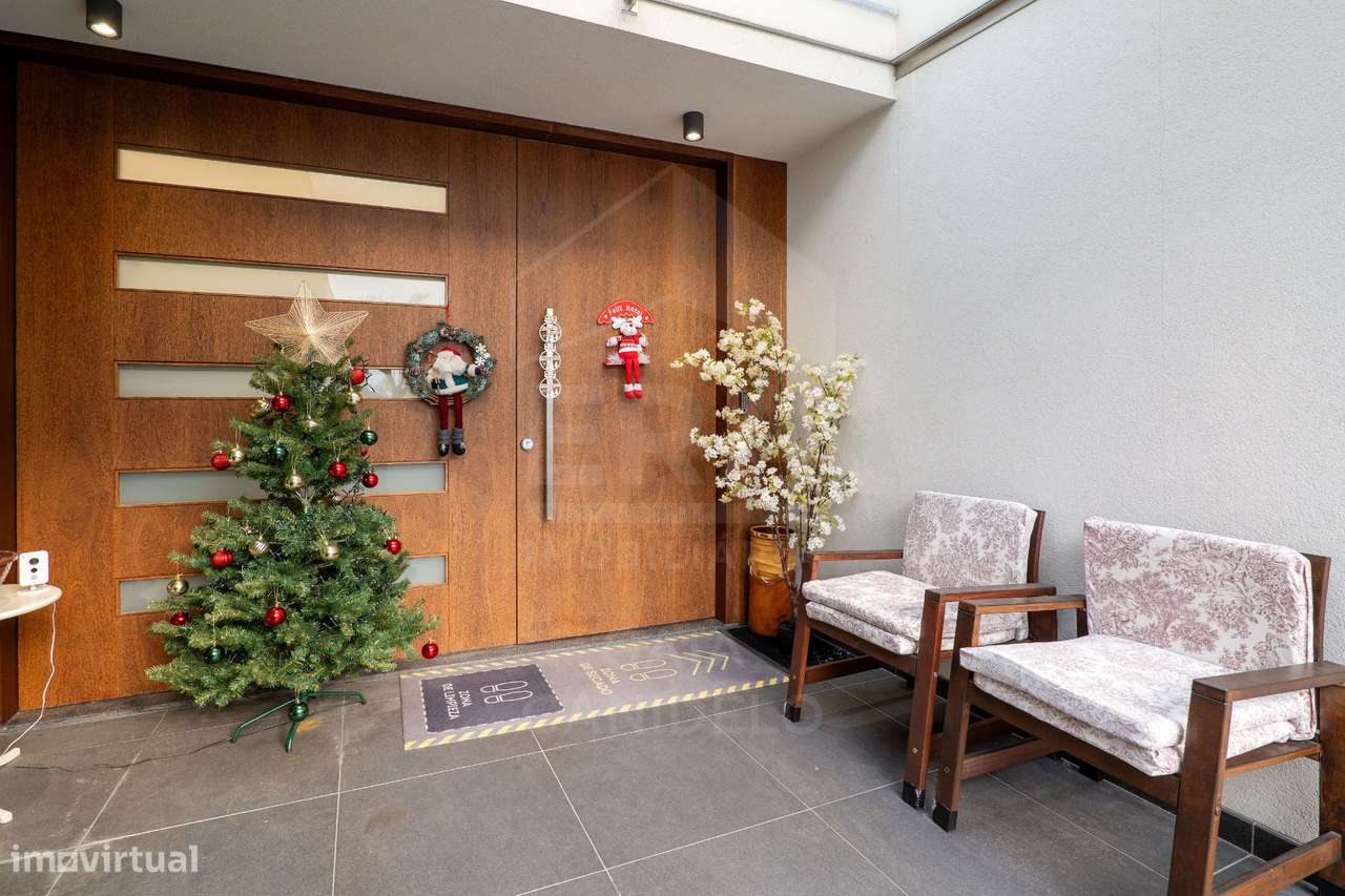 Moradia de Luxo com Piscina na Madalena-19