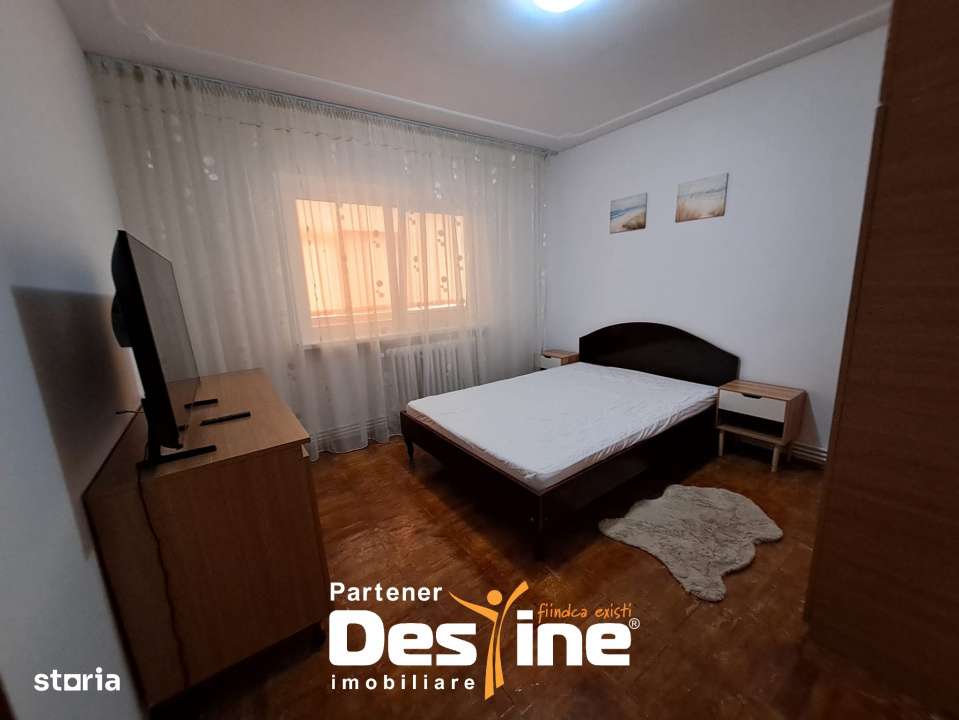 Apartament de inchiriat 2 camere, decomandat , Nicolina, 370 EURO - Imagine principală: 3/8
