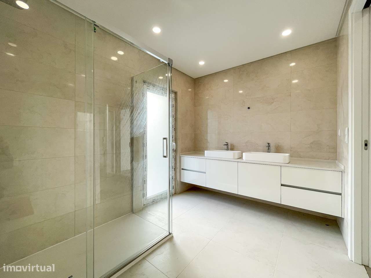 Moradia T4 com Piscina - Santa Iria de Azoia (Bairro da Salvação)-40