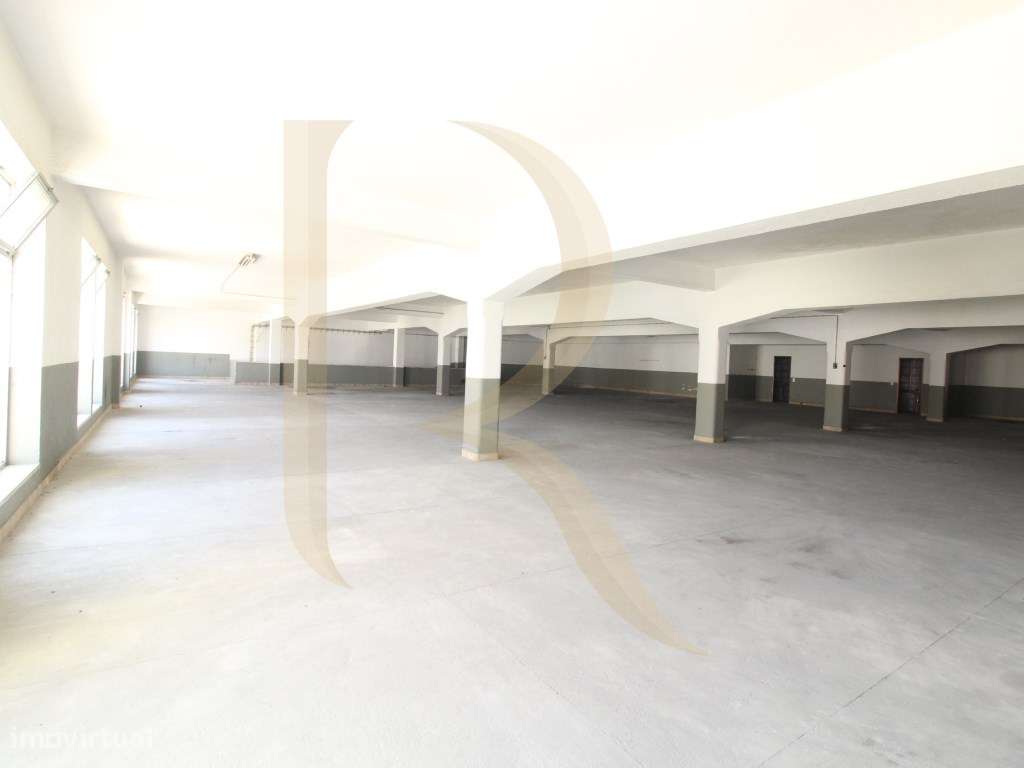 Armazém na Cruz de Pau - Amora - Seixal - Grande imagem: 4/12