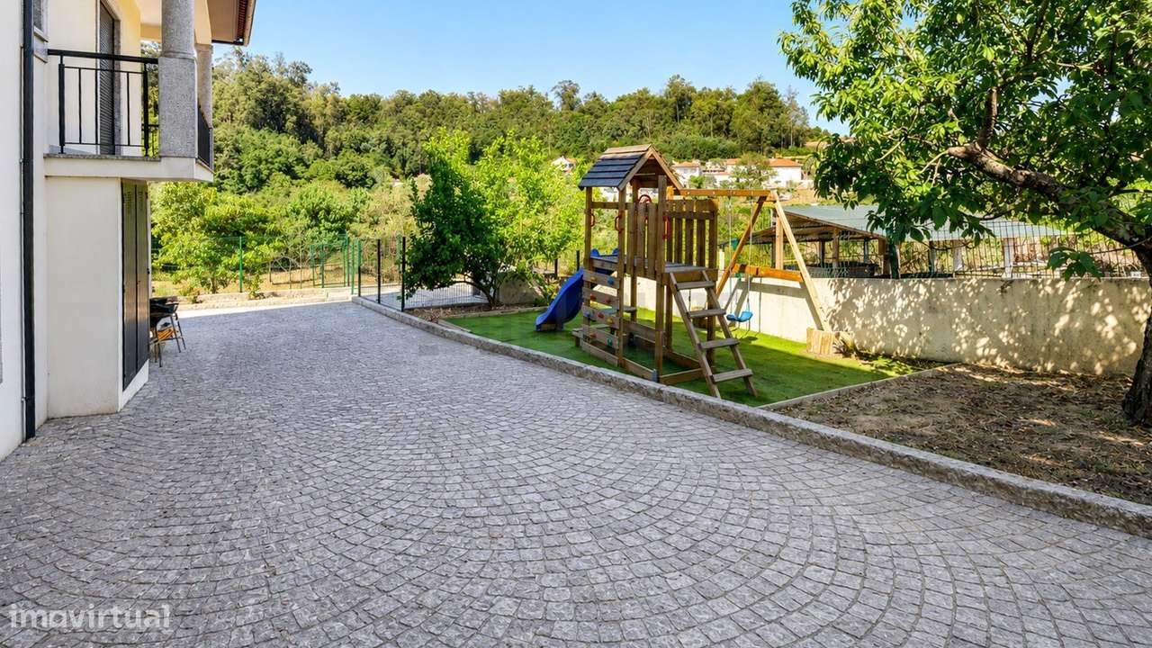 Moradia Geminada T4 a 10 Minutos de Viseu-22