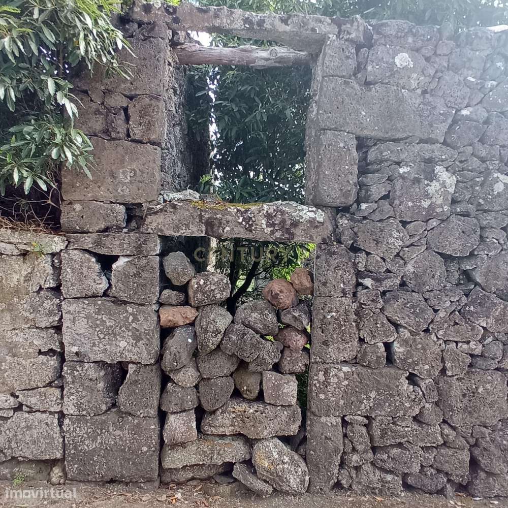 Ruína para reabilitação com quintal e 1 pasto na ilha Graciosa - Grande imagem: 5/9
