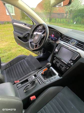Volkswagen Passat 1.6 TDI BMT Comfortline - 10