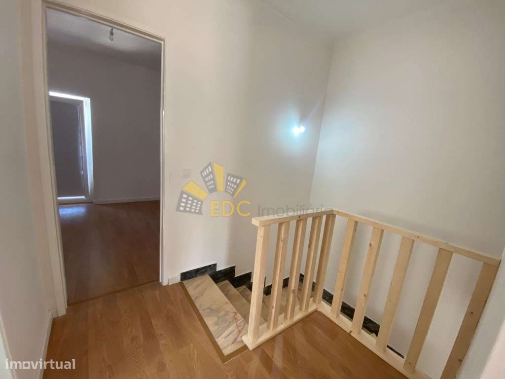 Moradia T3 - Remodelada com 2 frentes no centro de Mem Martins | Nã...-22