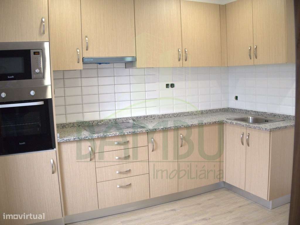 Moradia T3 para venda em Valença-0