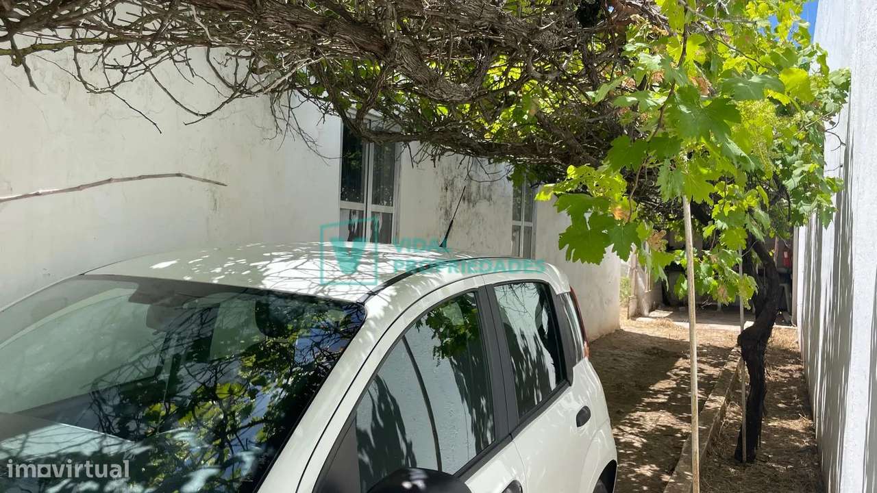 T2 em banda com garagem, jardim e terraço em Faro-18