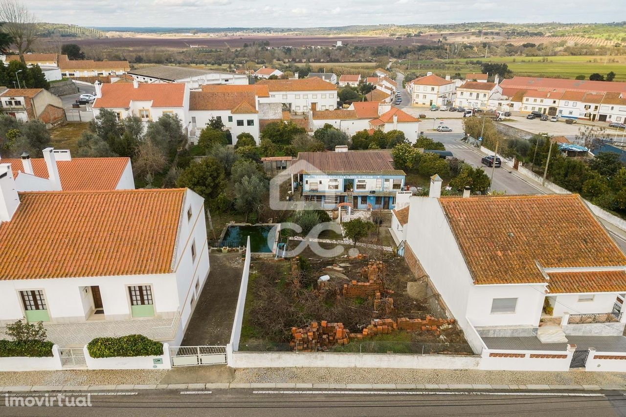 Terreno de 398 m2 p/ construção de moradia | Zona central de Mora